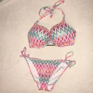 Victoria’s Secret bombshell halter bikini